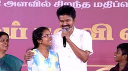 அடுத்த முதலமைச்சர் நீங்க தான்.. விஜயிடம் கூறிய மாணவர்கள்.. 
சொல்லிக் கொடுத்து யாரையும் நான் கூட்டி வரவில்லை- விஜய்