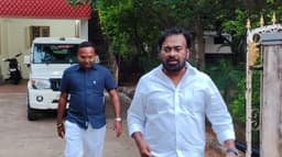வேற்று சாதி பெண்ணை திருமணம் செய்ததால் தமக்கு நெருக்கடி - கரு பழனியப்பன்