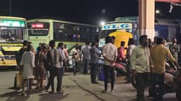 அனுமதியின்றி பேருந்து நிலையத்தில் படப்பிடிப்பு.. சசிகுமாரின் புதிய வெப்சீரிஸின் படப்பிடிப்பு பாதியில் நிறுத்தம்..!