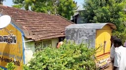 பால் பாக்கெட்டுகள் ஏற்றி வந்த சரக்கு வாகனம் வீட்டுக்குள் புகுந்து விபத்து..  அதிர்ஷ்டவசமாக உயிர் தப்பிய 5 பேர்..