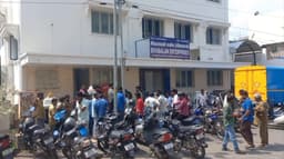 ரூ.10 லட்சம் மதிப்பிலான சிகரெட் பண்டல்கள் திருட்டு.. போலீசார் விசாரணை..