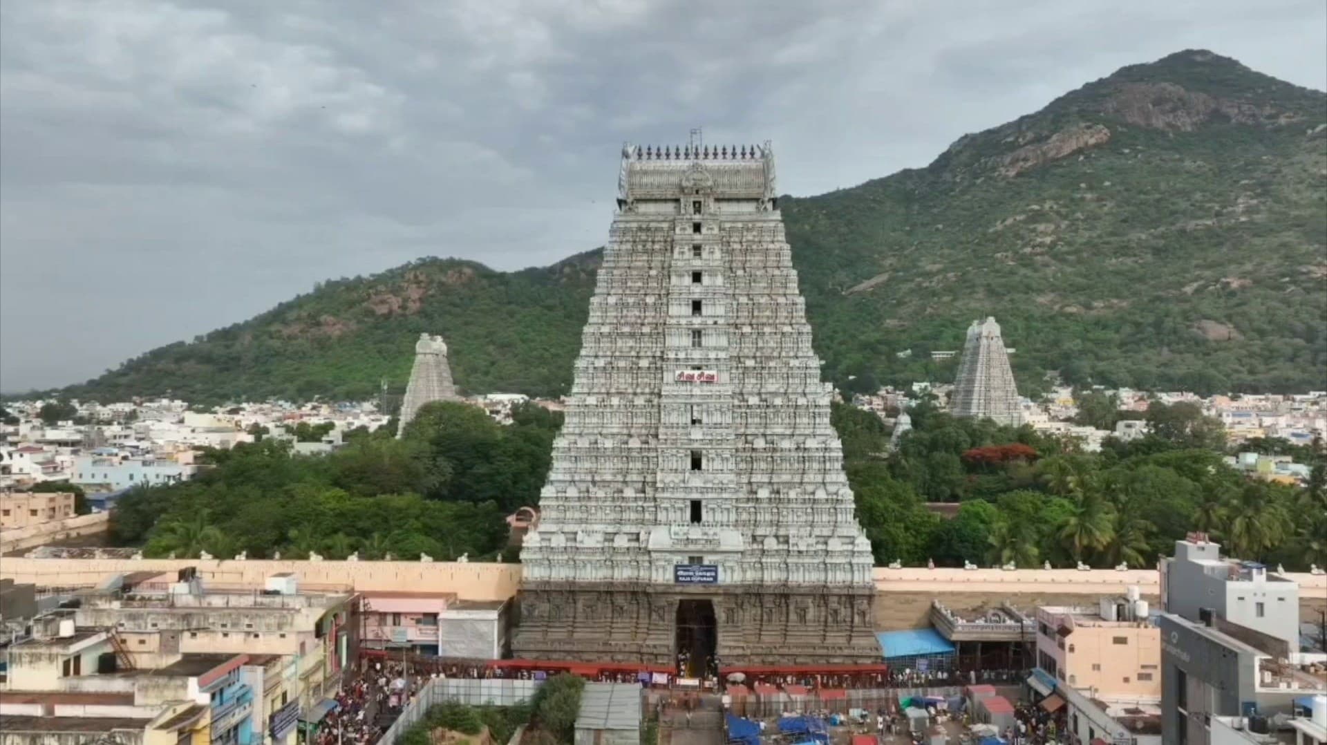விடுமுறையையொட்டி அண்ணாமலையார் கோயிலில் திரண்ட பக்தர்கள்..