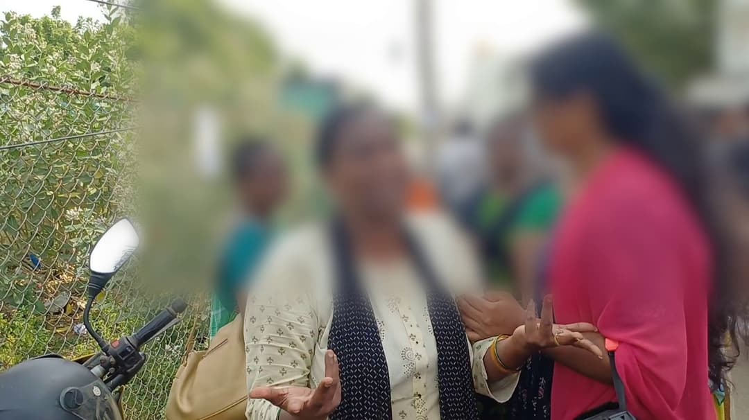 கண்டித்த தலைமை ஆசிரியர்..! பள்ளியில் இருந்து வெளியேறி வீட்டுக்கு வரவில்லை என புகார்...!