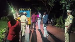 2 இருசக்கர வாகனங்கள் நேருக்கு நேர் மோதிய விபத்து... பறிதாபமாக பிரிந்த 2 உயிர்