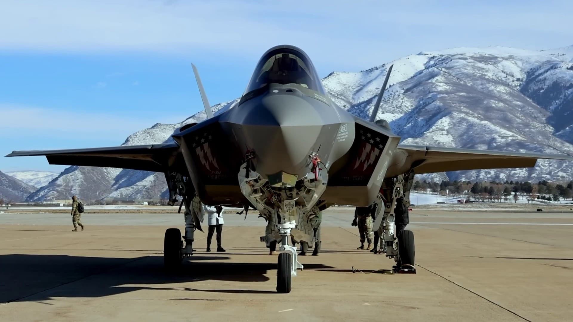F-35 போர் விமானத்தில் மாற்றம் செய்தது இஸ்ரேல்..? நீண்ட தூரம் பறந்து சென்று தாக்கும் வகையில் ஏற்பாடு...?