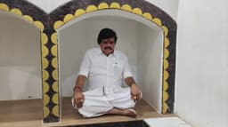 சட்டசபை தேர்தலில் அதிமுக வெற்றி பெற வேண்டி ராஜேந்திர பாலாஜி  தியானம..