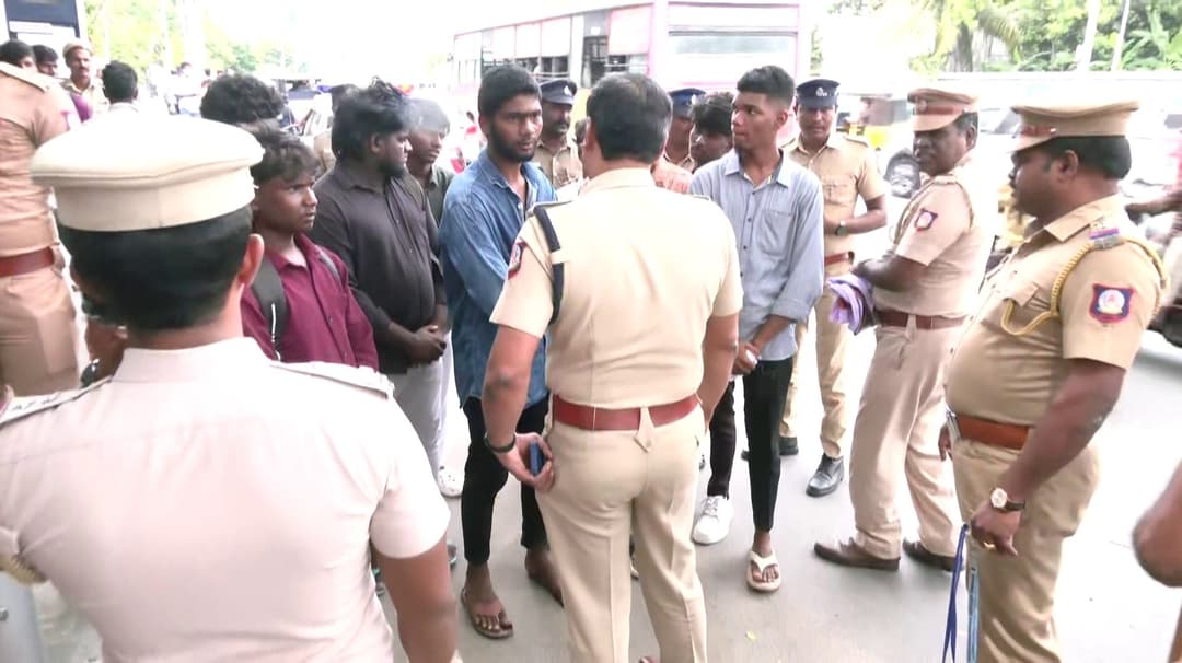 நந்தனம் அரசு கல்லூரியில் தகராறு செய்ய முயன்ற 8 பேர் கைது..