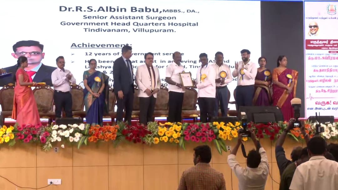 தேசிய மருத்துவர்கள் தினத்தையொட்டி 50 மருத்துவர்களுக்கு பதக்கங்கள் வழங்கிய அமைச்சர் மா.சுப்பிரமணியன்