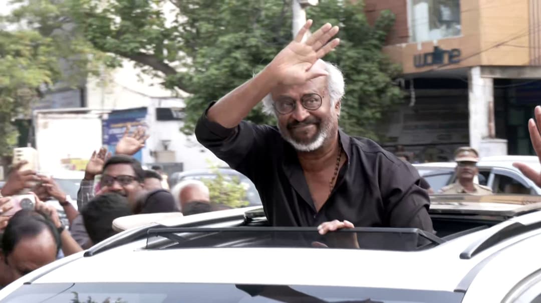 கூலி பாடல் வெளியீட்டு விழா - ரசிகர்களை பார்த்து கையசைத்த ரஜினி