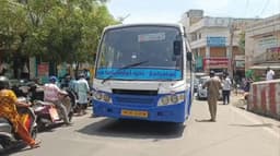 கியர் ராடு பழுதானதால் நடுசாலையில் நின்ற அரசுப் பேருந்து