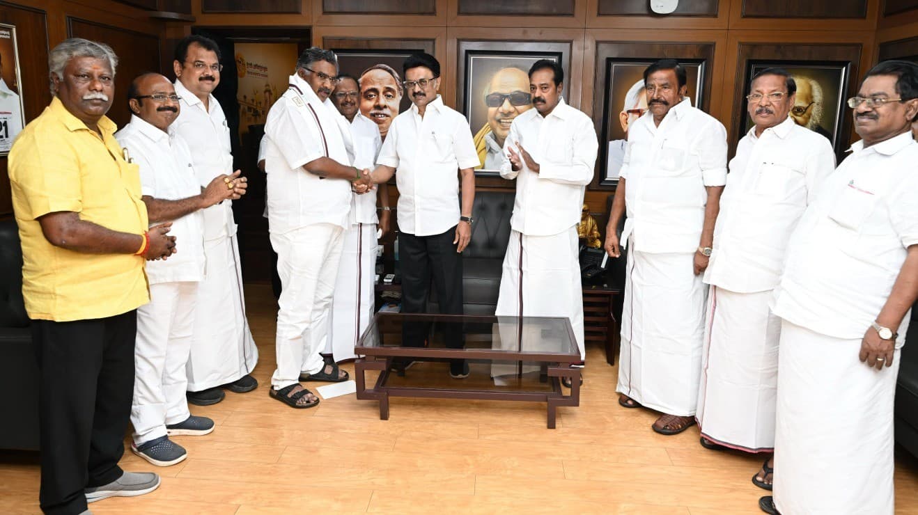 முதலமைச்சர் முன்னிலையில் திமுகவில் இணைந்த அதிமுக முன்னாள் எம்எல்ஏ