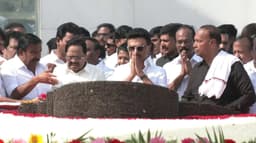 கருணாநிதியின் நினைவிடத்தில் முதலமைச்சர் மு.க.ஸ்டாலின், அமைச்சர்கள், கட்சி நிர்வாகிகள் மரியாதை