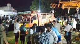அதிமுக கூட்டத்துக்கு சென்று ஊர்திரும்பிய 25 பேர் விபத்தில் காயம்